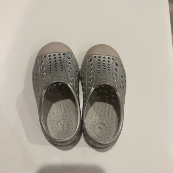 Native Silver shoes - Picture 3 of 3